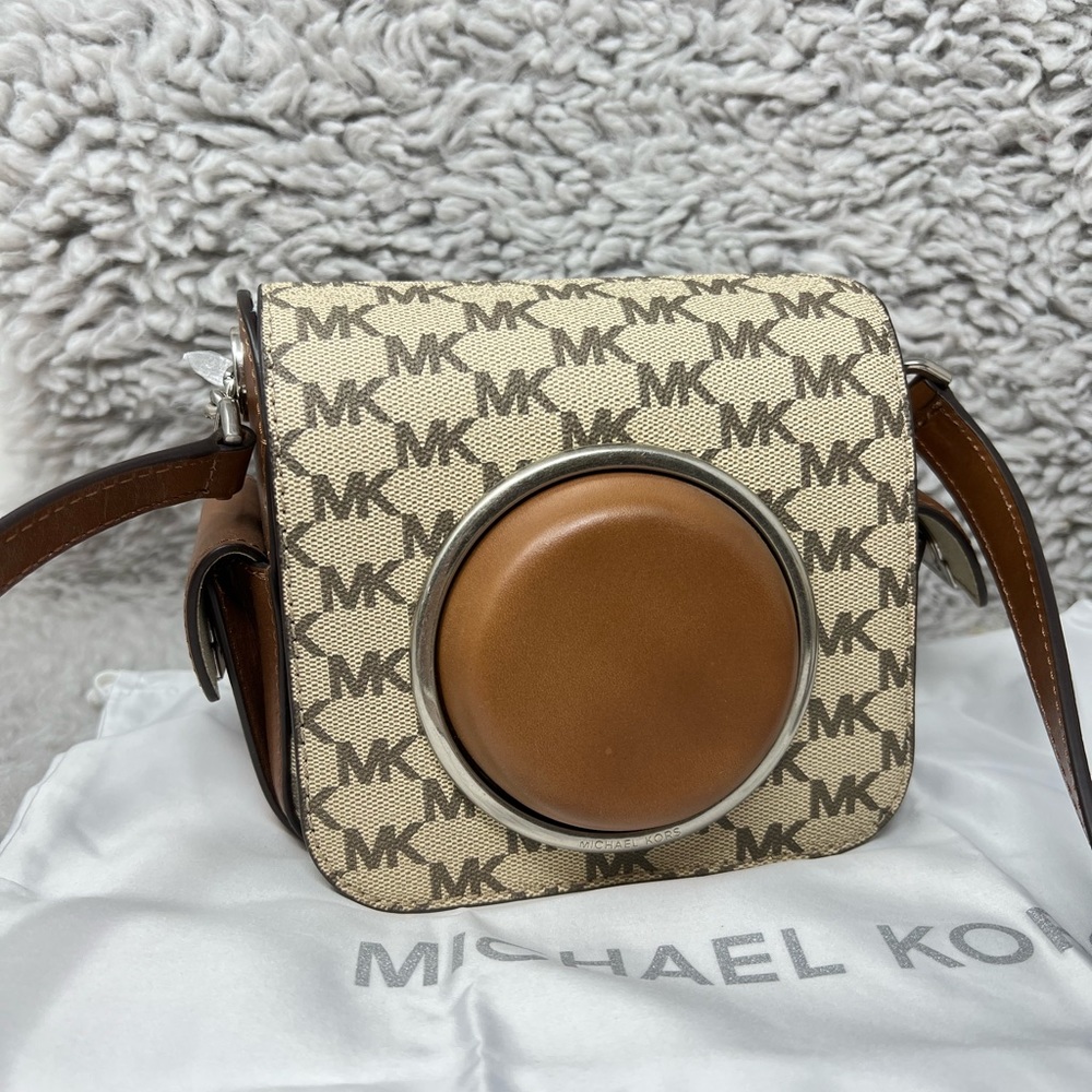 Michael Kors Scout Medium MOULDED Camera Bag